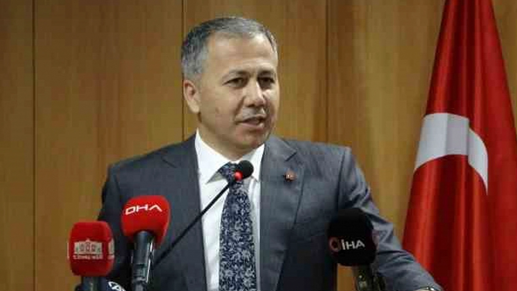 Yerlikaya'dan Diyarbakır yürüyüşüne sert tepki: 'Polise düşman deme alçaklığına izin vermeyiz'