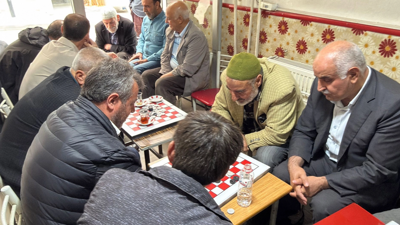 Elazığ'da bu çayevinin konsepti çok farklı! Çevre illerden gelenler var