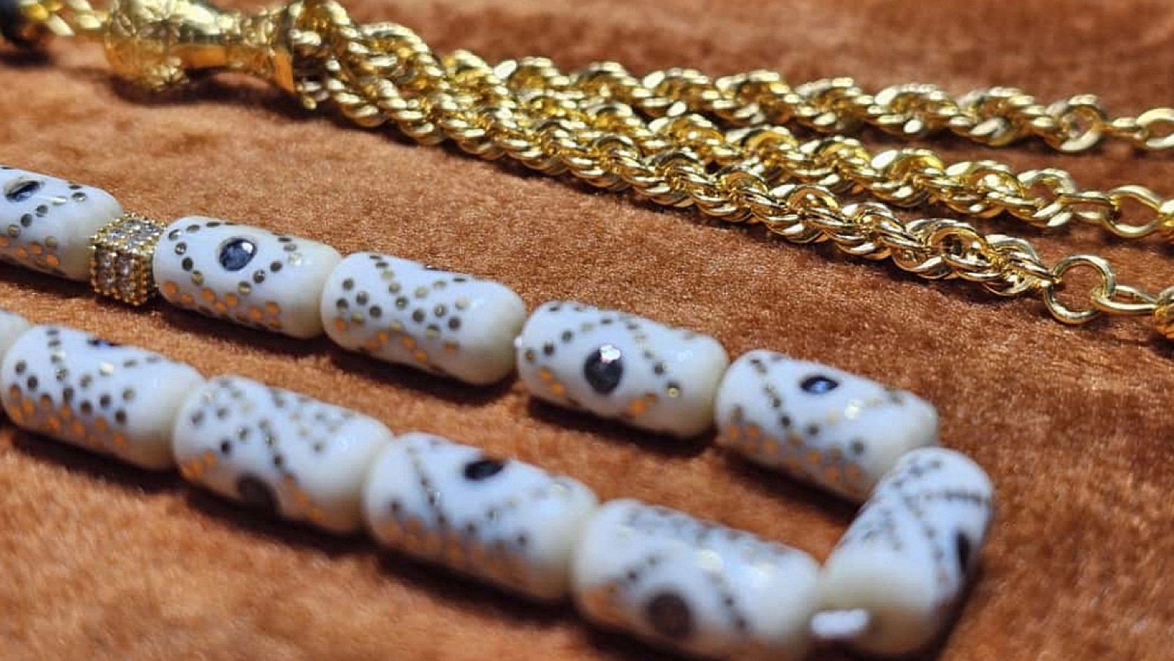 Elazığ'da yapımı tam 3 ay süren pırlanta işlemeli tespih görücüye çıktı