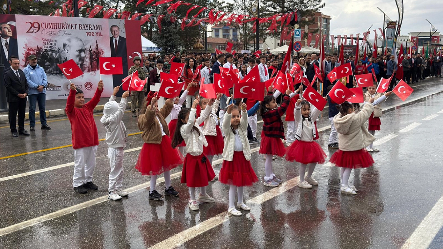 Elazığ'da Cumhuriyet'in 102. Yılı coşkuyla kutlandı