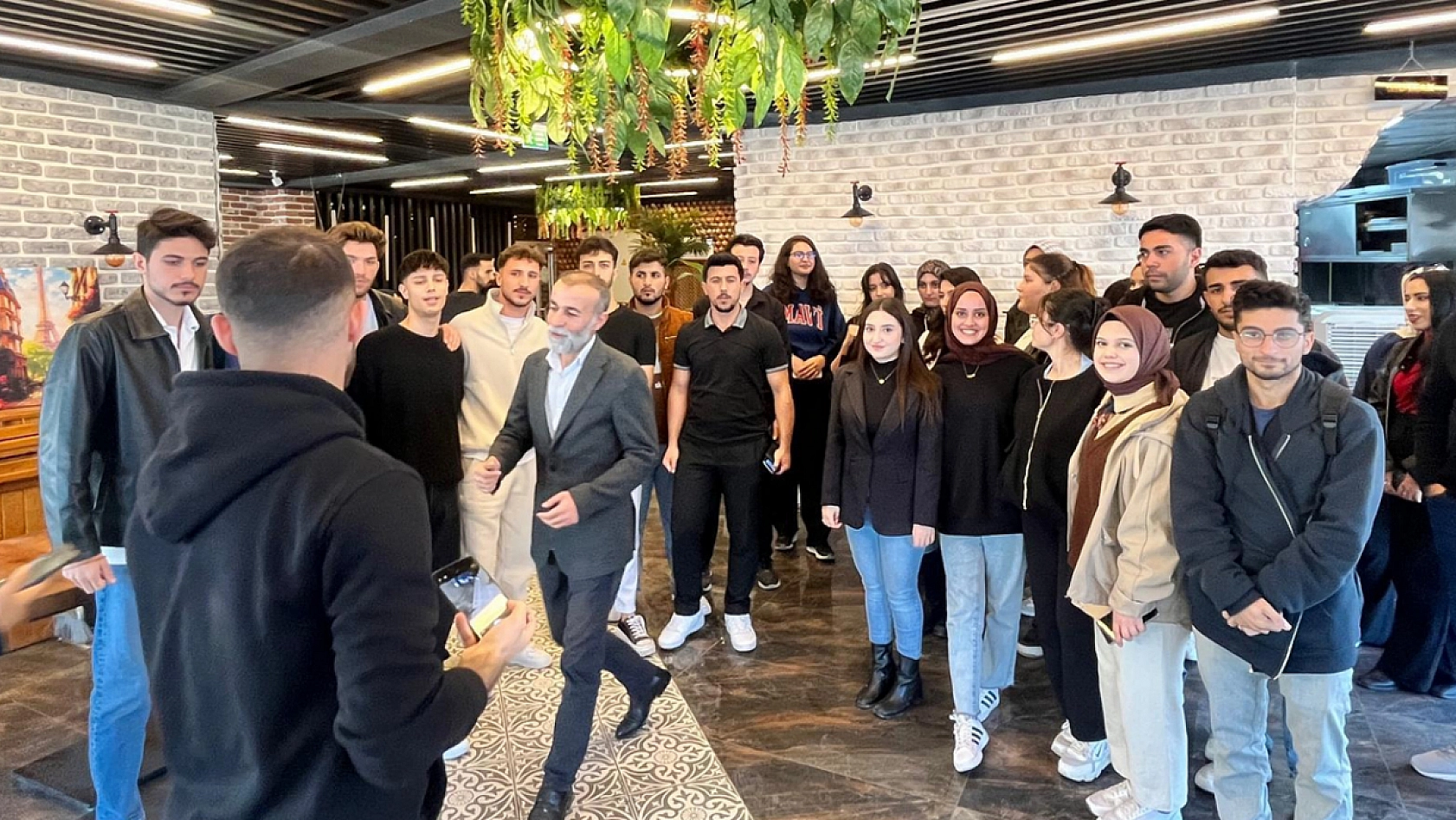 Albakabala, gençlerle şiir ve edebiyat üzerine buluştu