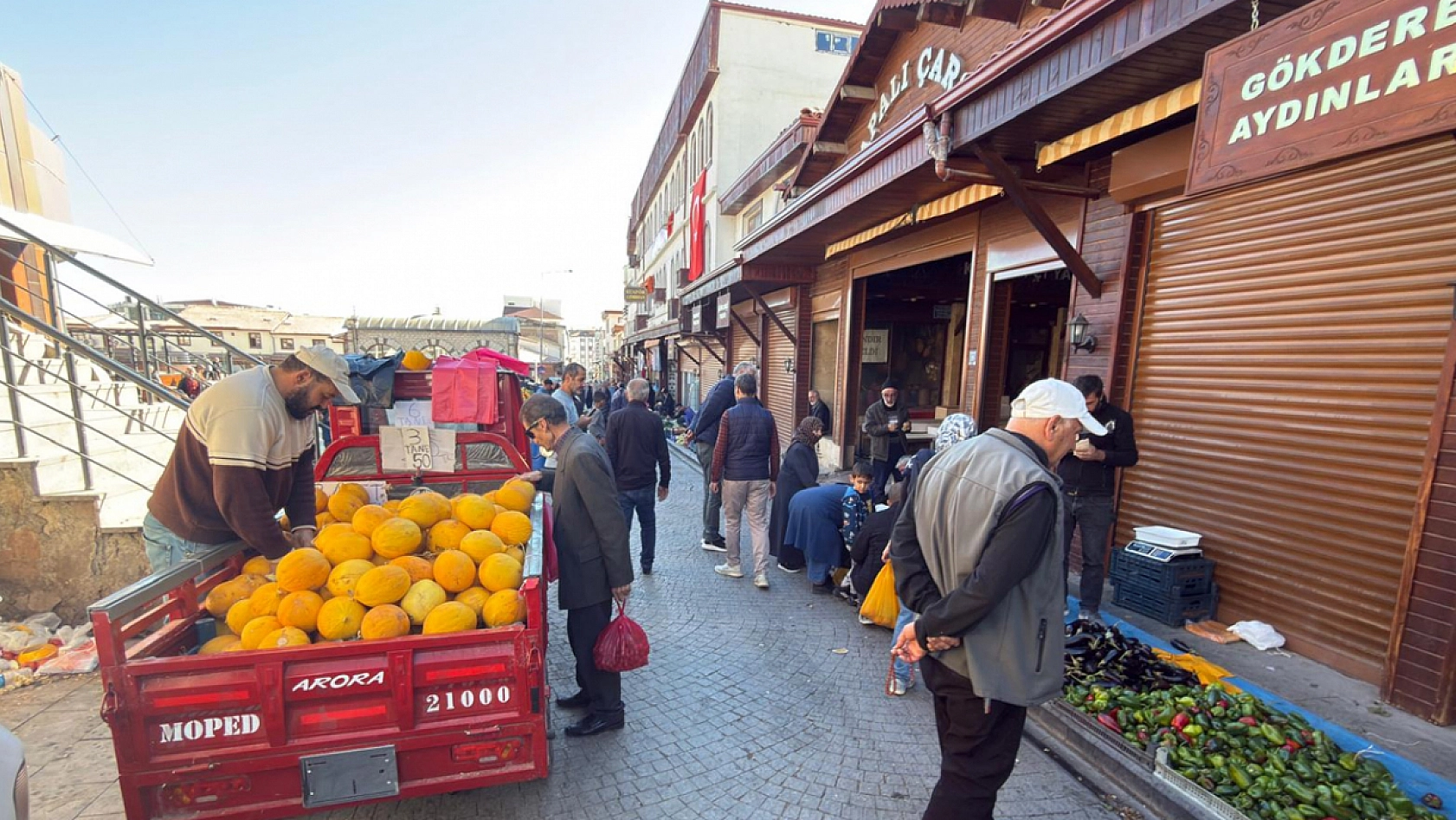 Elazığ'da bu cadde hafta sonları bir başka