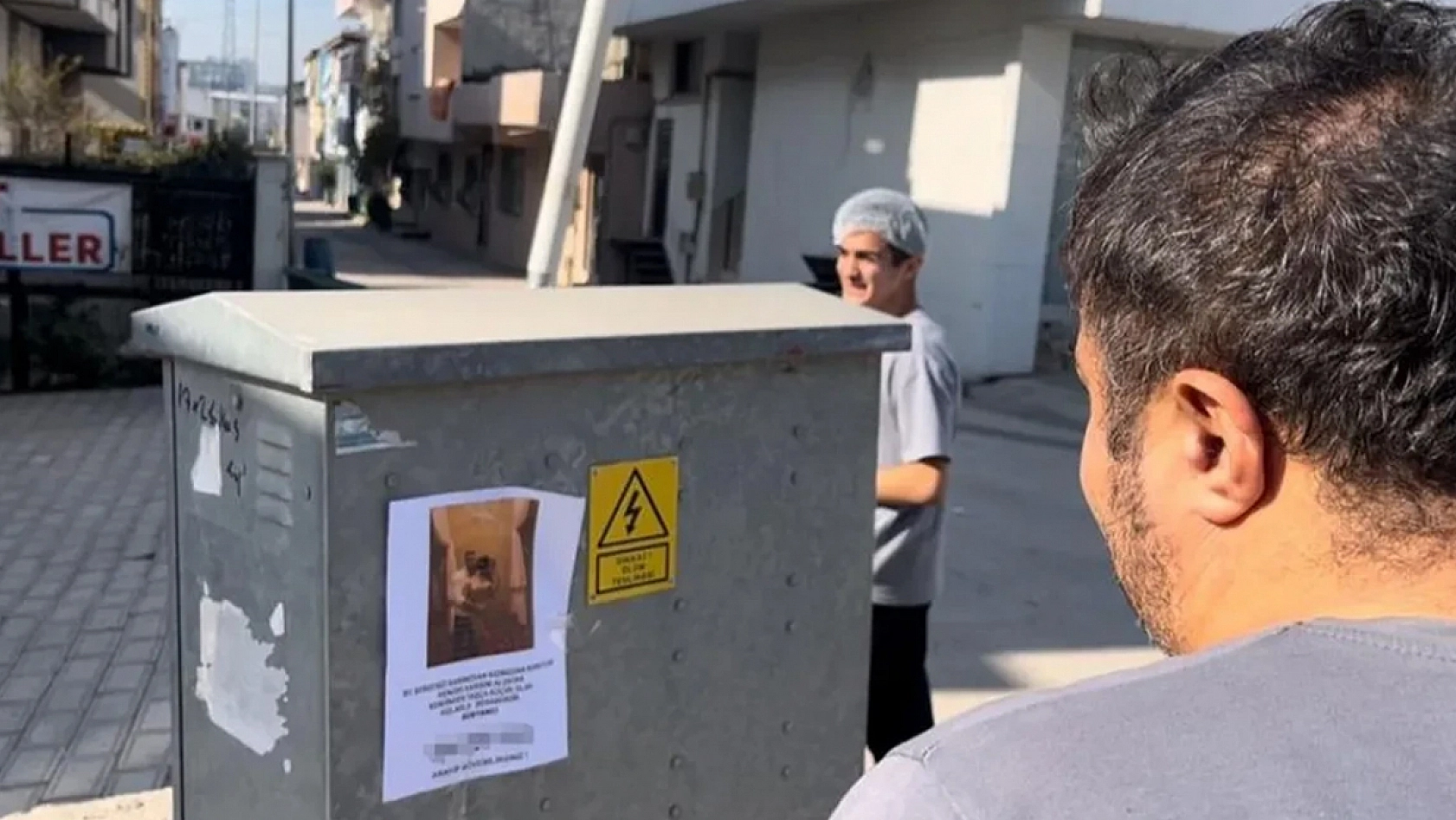 Afiş skandalı: Bu kadarına da pes dedirtti