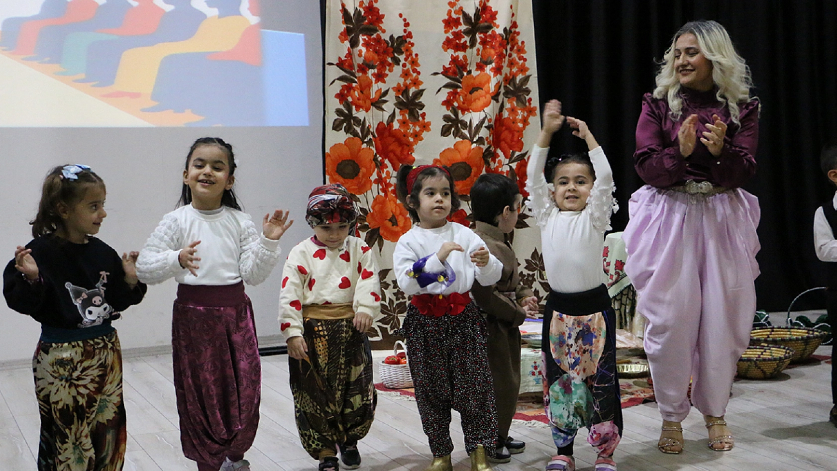 Diyarbakır'da kadın emeği ve kültür 'köklerden podyuma' defilesinde buluştu