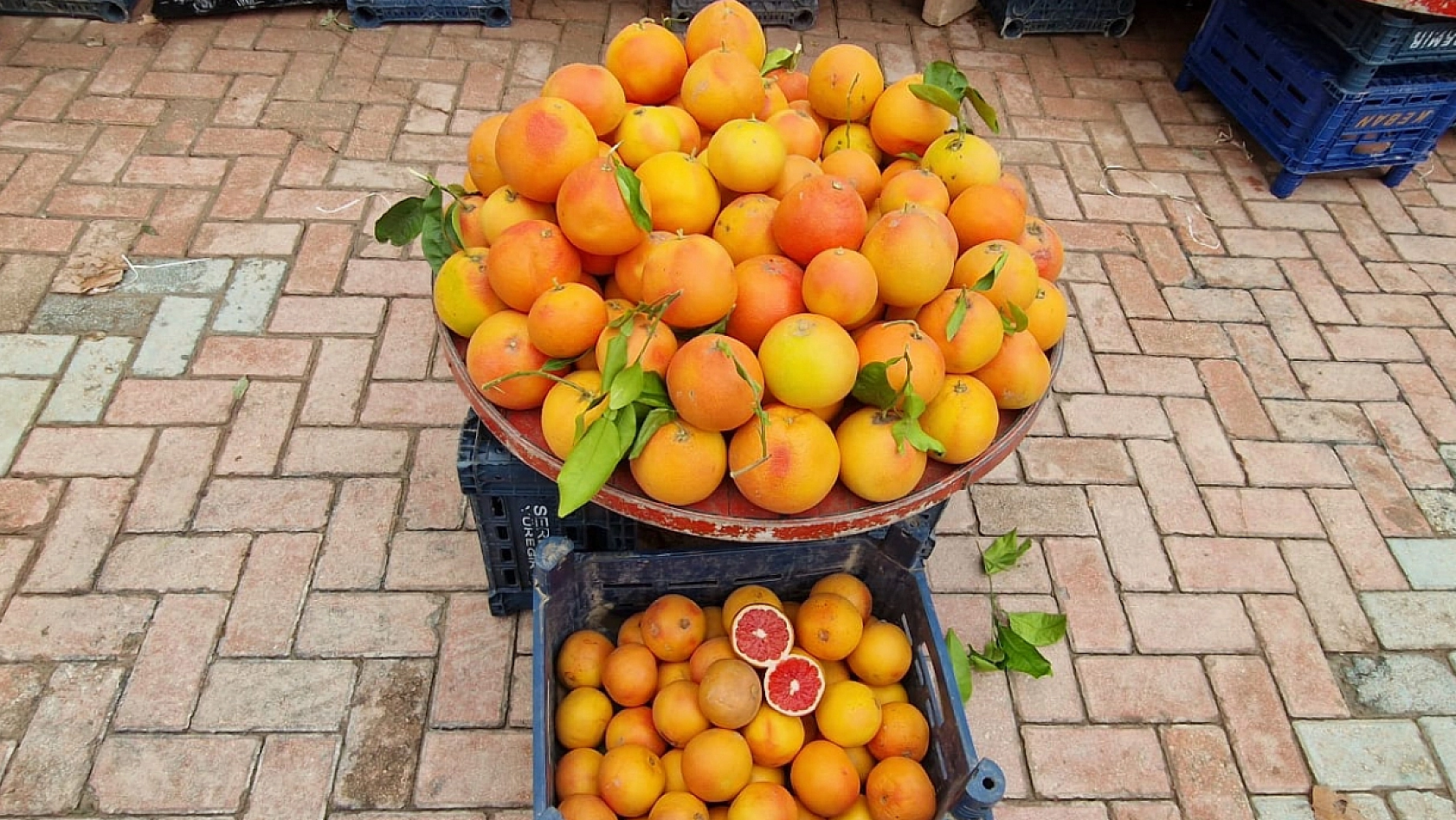 Elazığ pazarlarında tropikal meyve hareketliliği