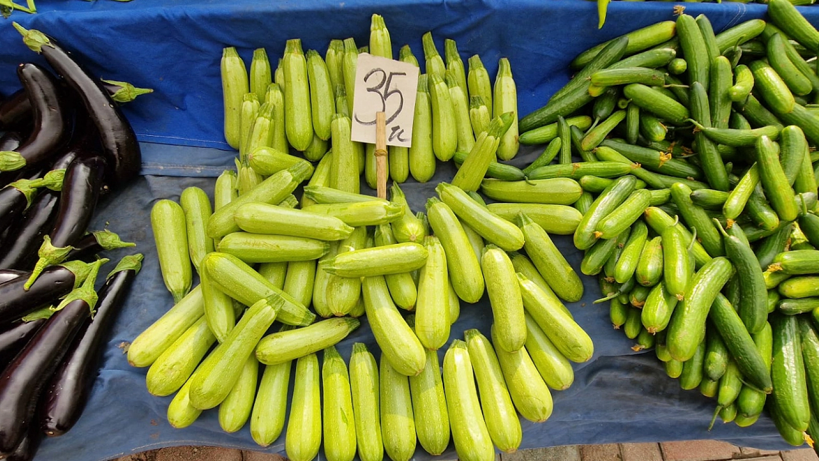 Elazığ'da halk pazarlardan vazgeçmiyor