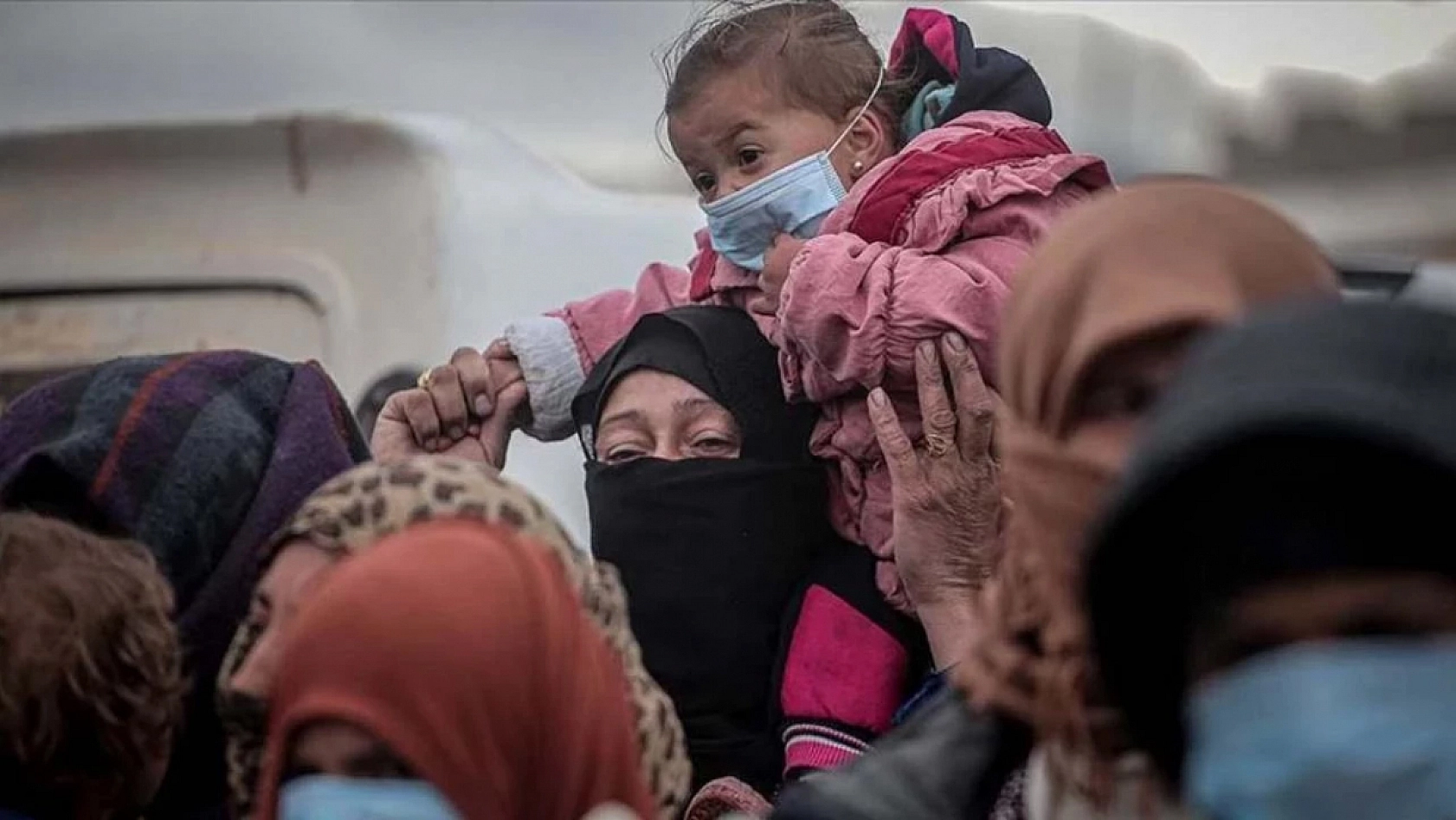 Erdoğan duyurdu: Suriyeliler için geçici koruma statüsü kademeli olarak kaldırılacak