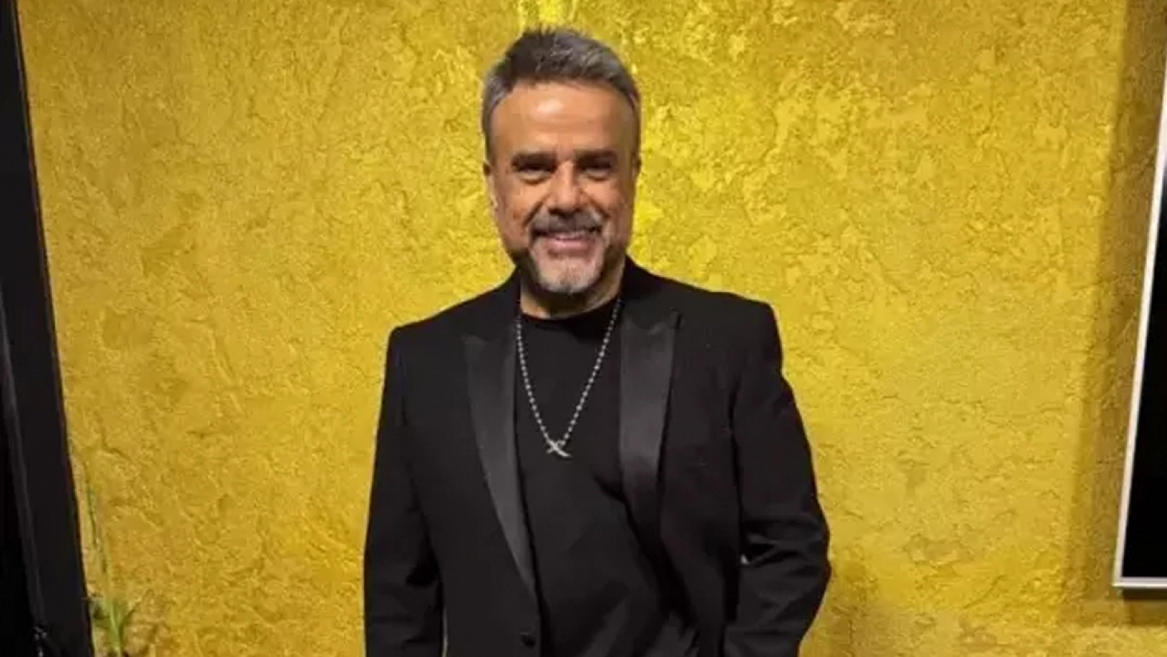 Elazığlı Ünlü şarkıcı Bülent Serttaş adeta eridi