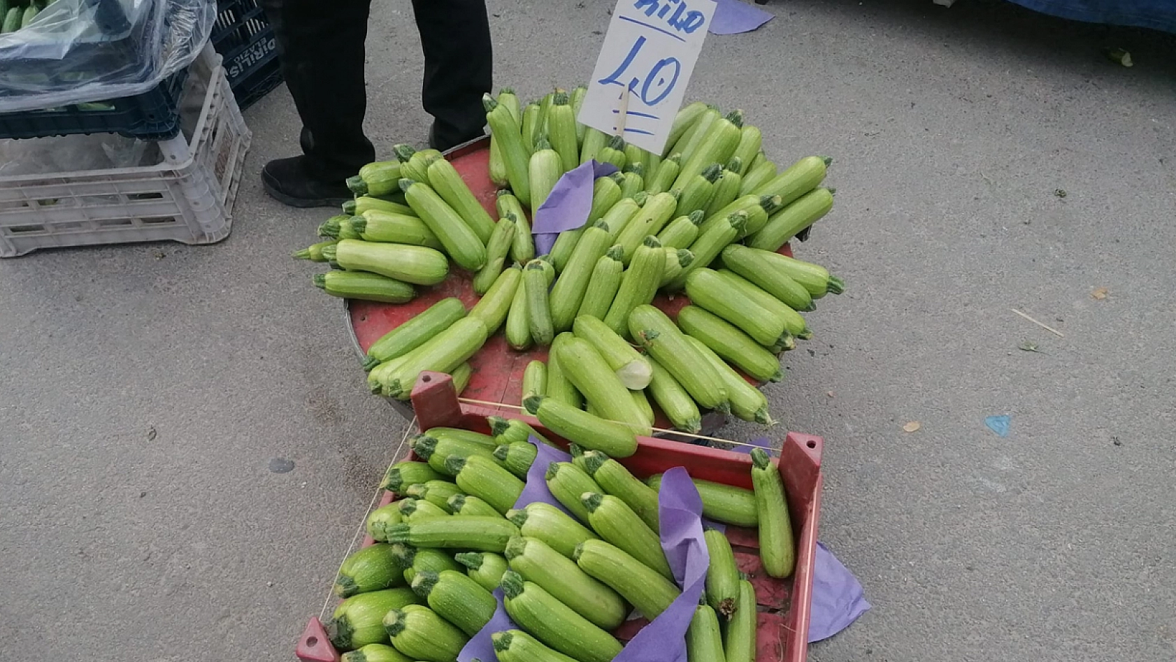 Elazığ'da esnaf cimrilikten şikayetçi, vatandaş ekonomiden