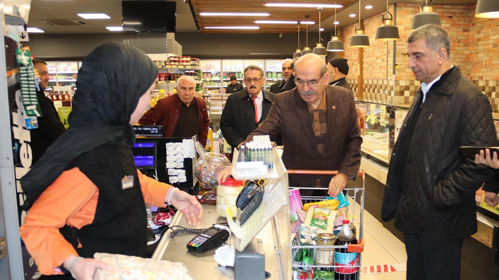 Gürsel Erol, emekli ve dar gelirlinin çilesini örnekleriyle ortaya koydu