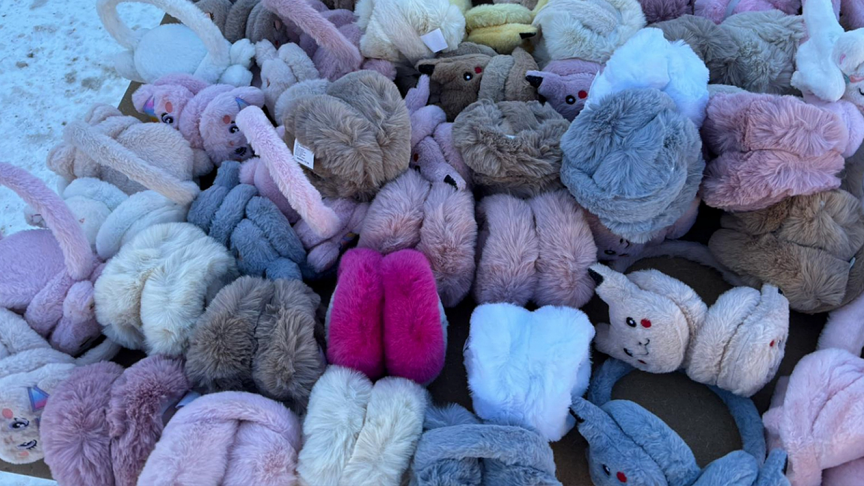 Soğuktan Koruyor, Eğlendiriyor: Peluş Kulaklıklara Yoğun Talep