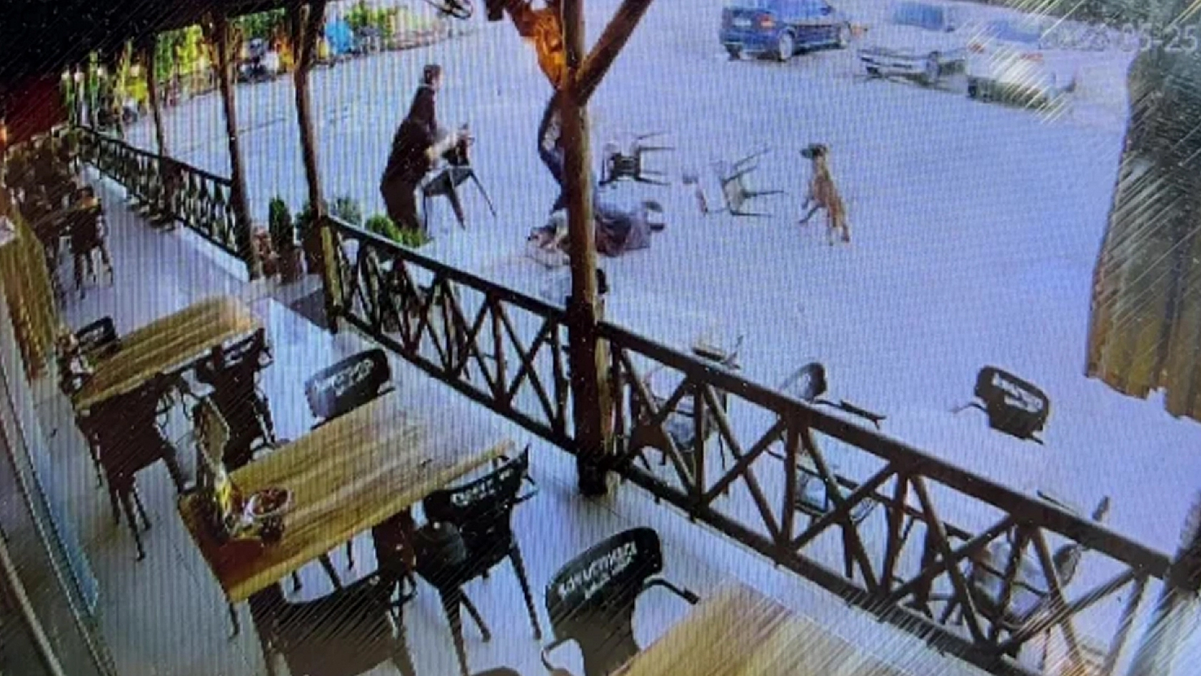 Dinlenme tesisinde feci saldırı: Kadının kolu koptu