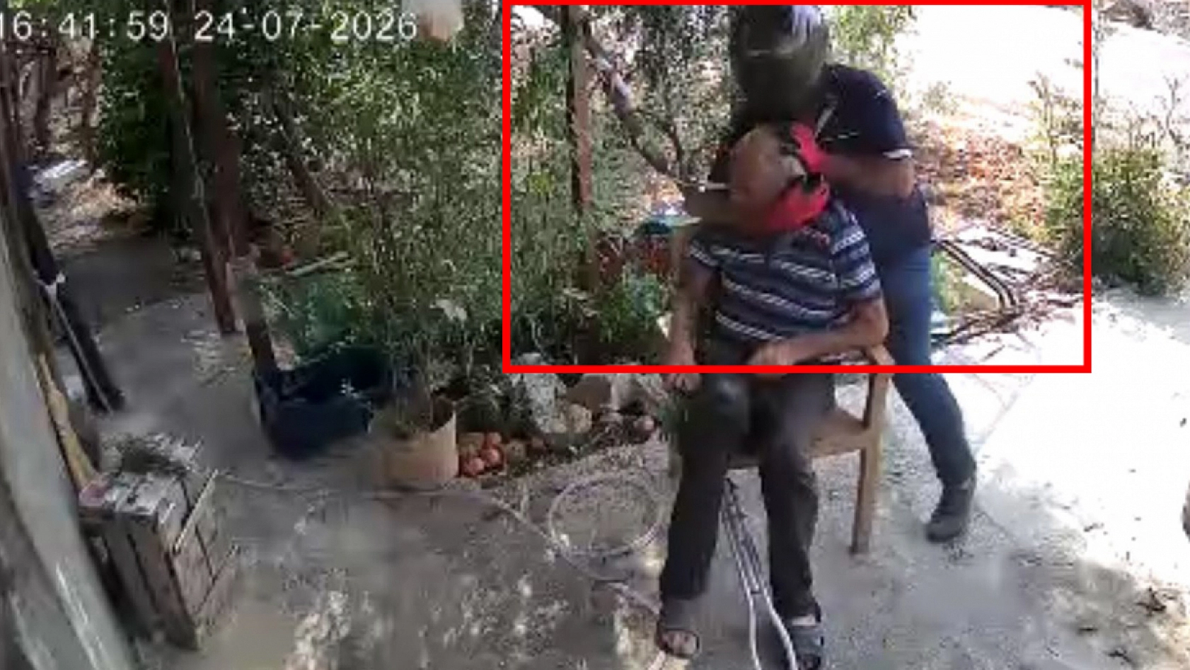 Yaşlı adamın boynunu kırmaya çalışıp kafasını tekmeledi