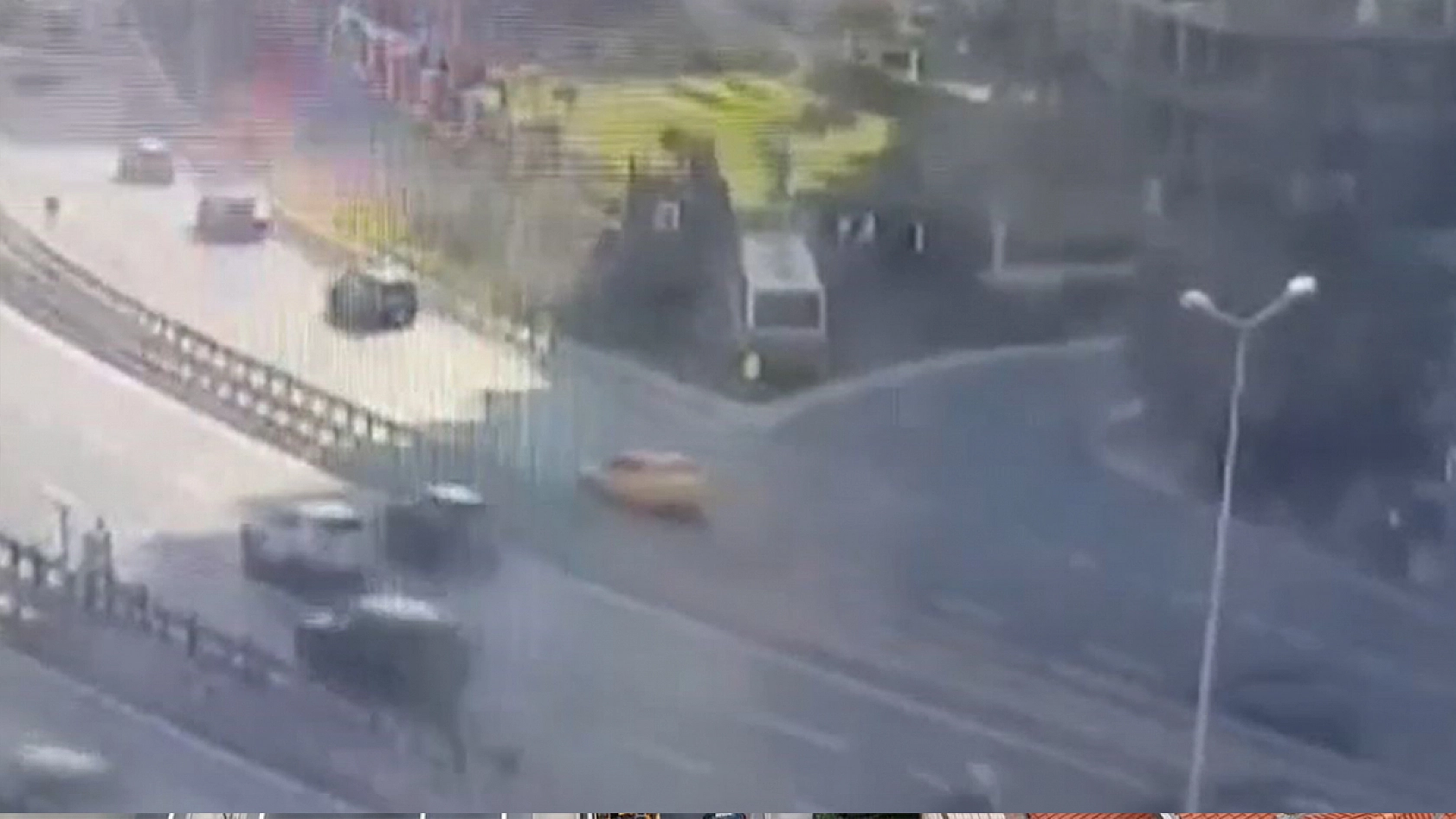 Otobüsü duvara çarptı: ölü ve çok sayıda yaralı var