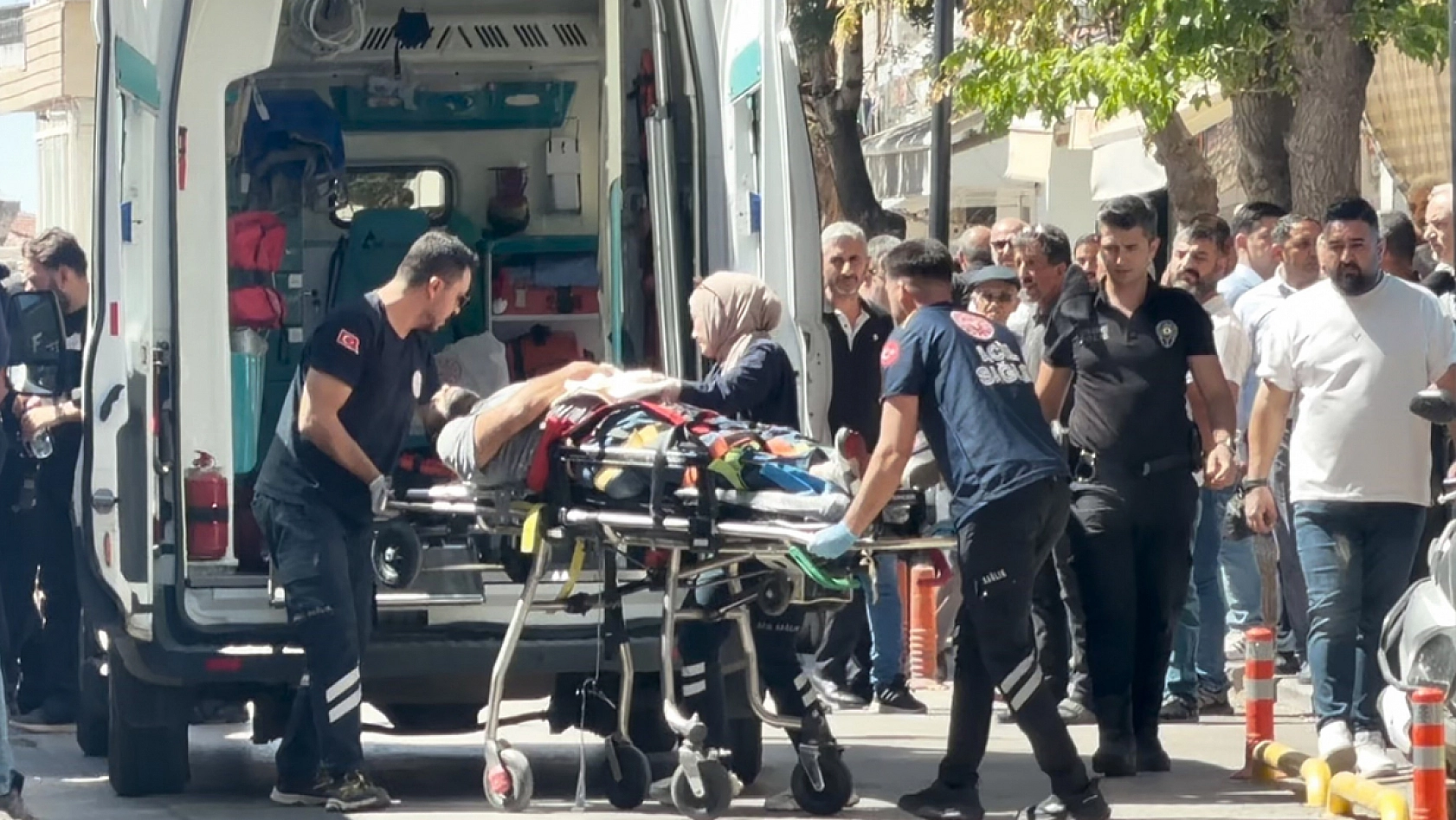 Bunalıma giren adam kendini bıçakladı