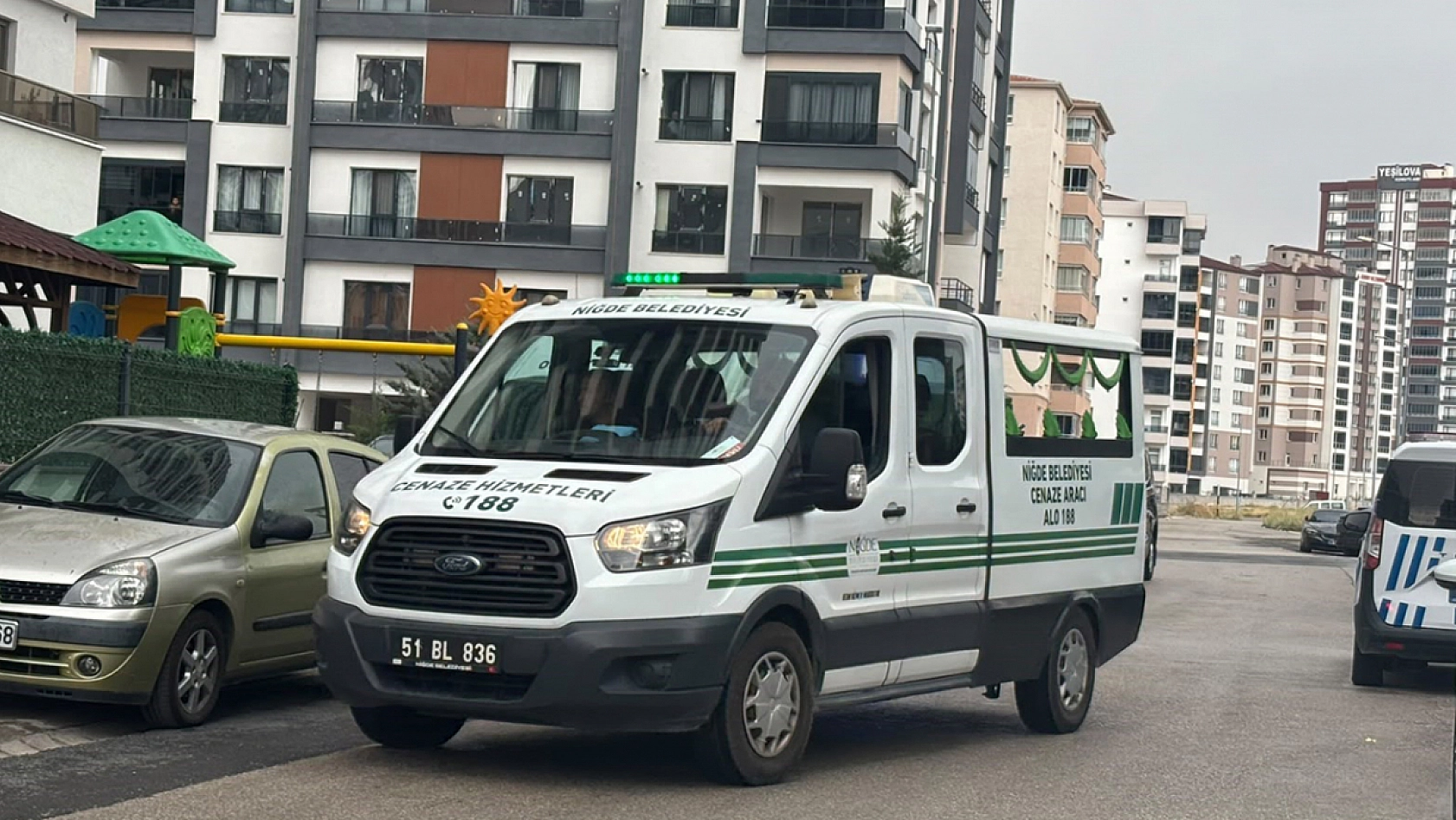 Genç kız çatı katında ölü bulundu