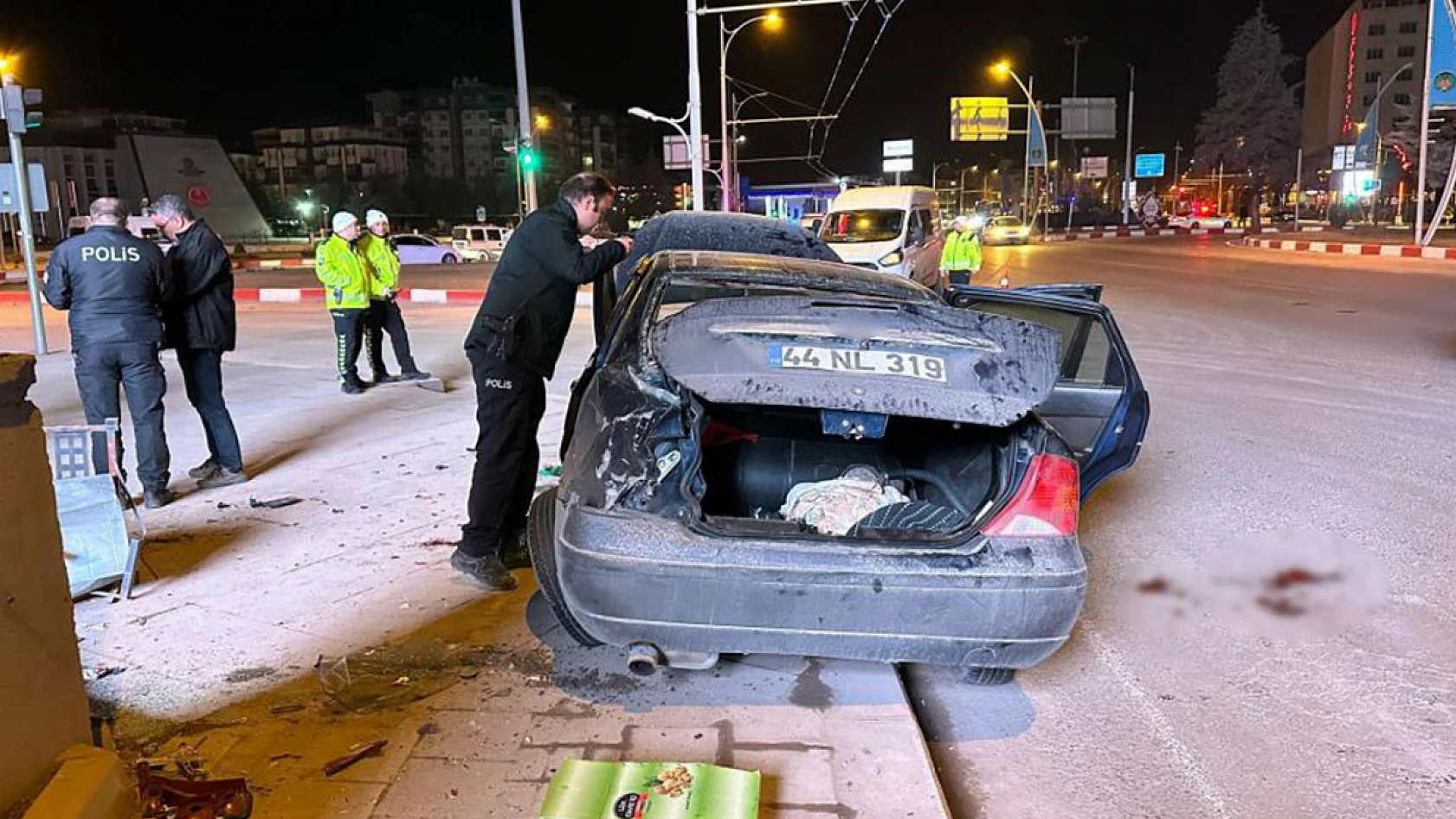 Feci kazada ölü ve yaralı var!