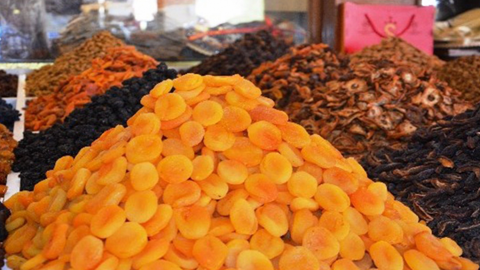 Tarla fiyatı konuşulurken tezgahta 'gram altın fiyatına' satılan kayısı için bakanlık harekete geçti!