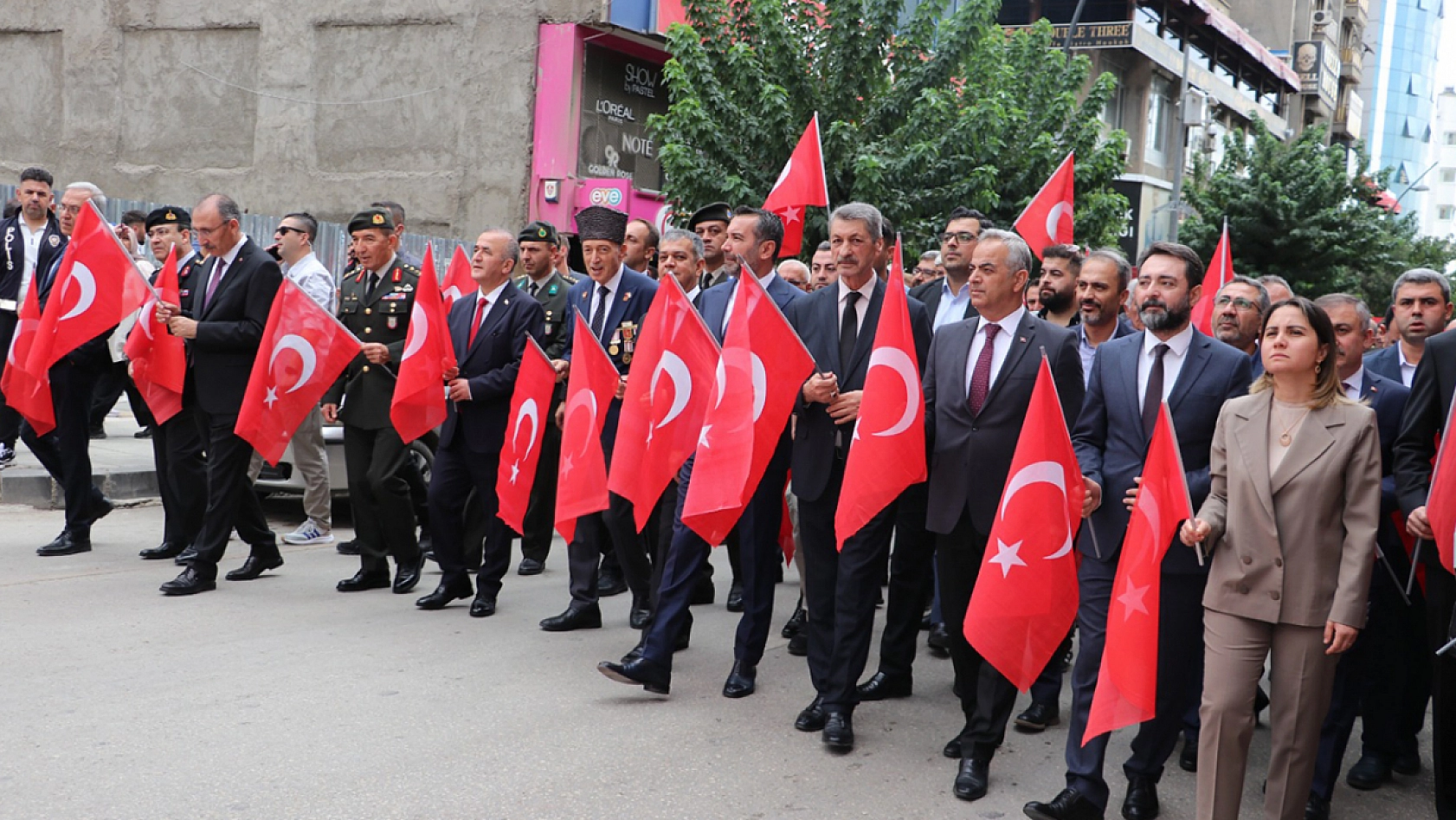 Elazığ'da gaziler günü kutlamaları kortej yürüyüşüyle başladı