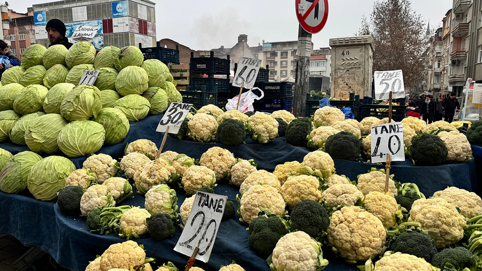Elazığ'da semt pazarlarını Soğukla birlikte ekonomi de vurdu