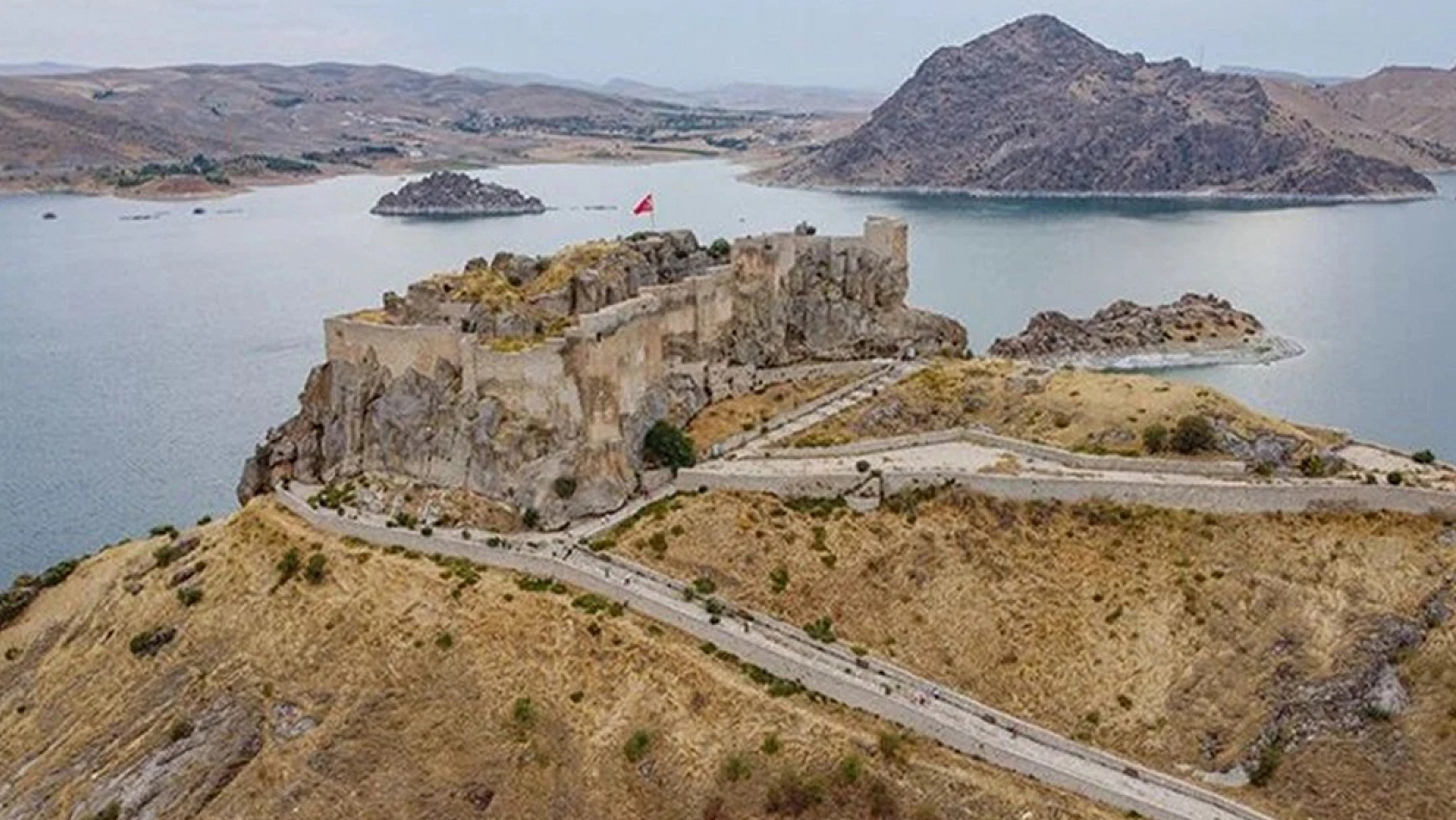 Elazığ'dan binlerce kişi görmeye gidiyor: 51 yılda iki kez ortaya çıktı!