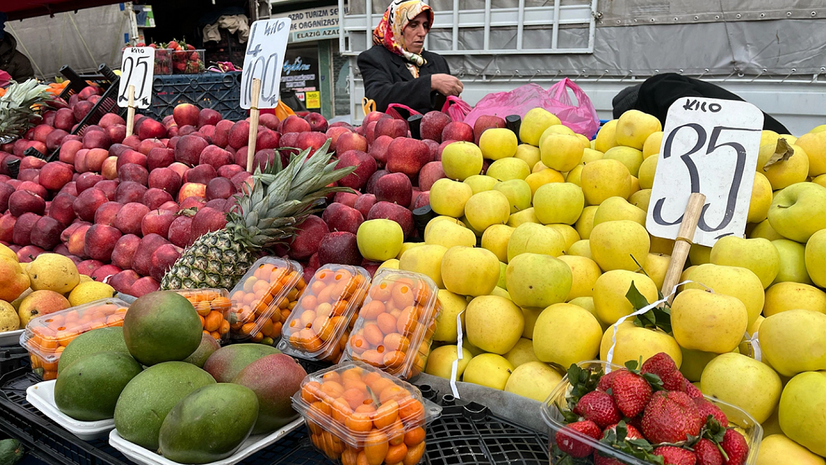 Elazığ'da son haftaların en düşük fiyatları, pazarlara bahar geldi