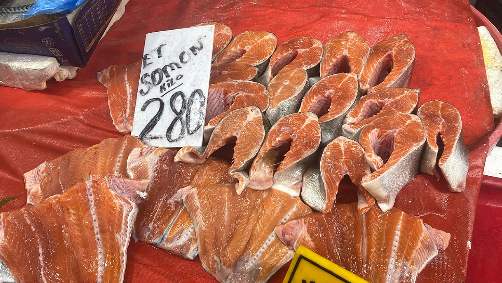 Elazığ'da tezgahlar dolu, talep yoğun