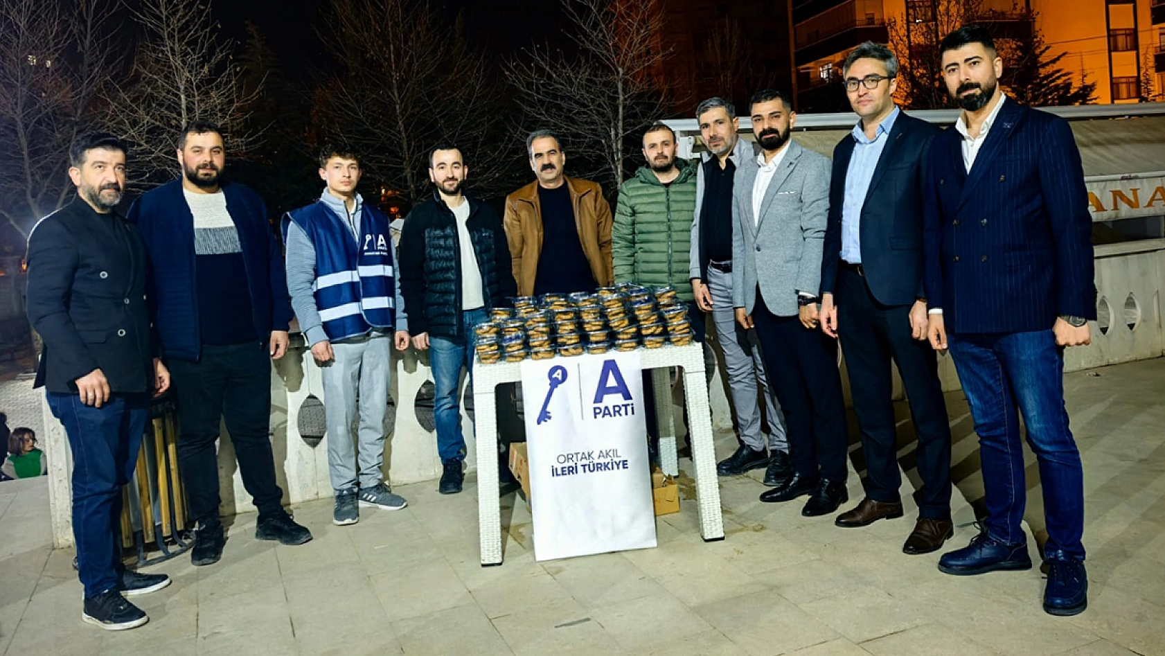 Başkan Ercan, Kadir gecesinde vatandaşlarla buluştu