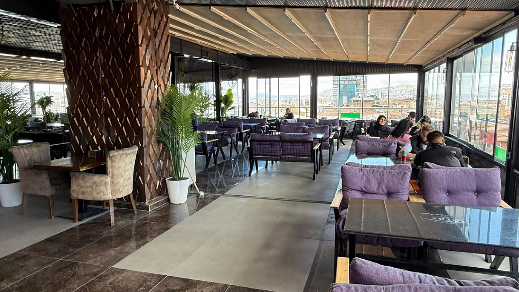 Yenilenen yüzüyle Teras Cafe tam not aldı