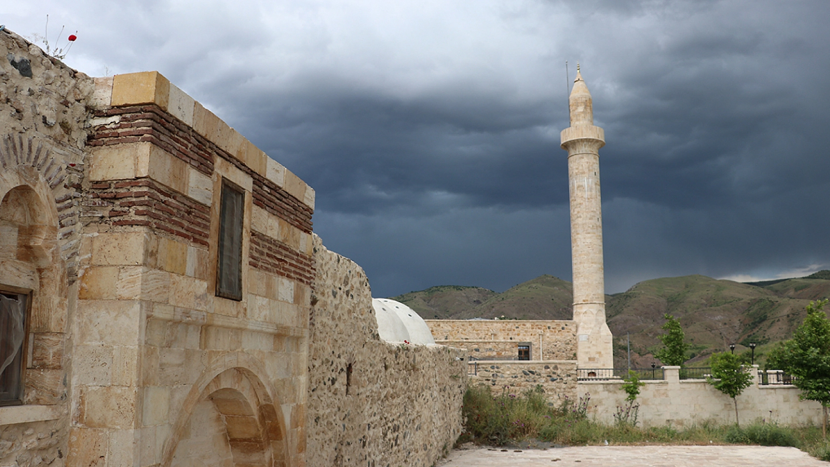 Elazığ'daki 365 yıllık tarihi hamam zamana direniyor