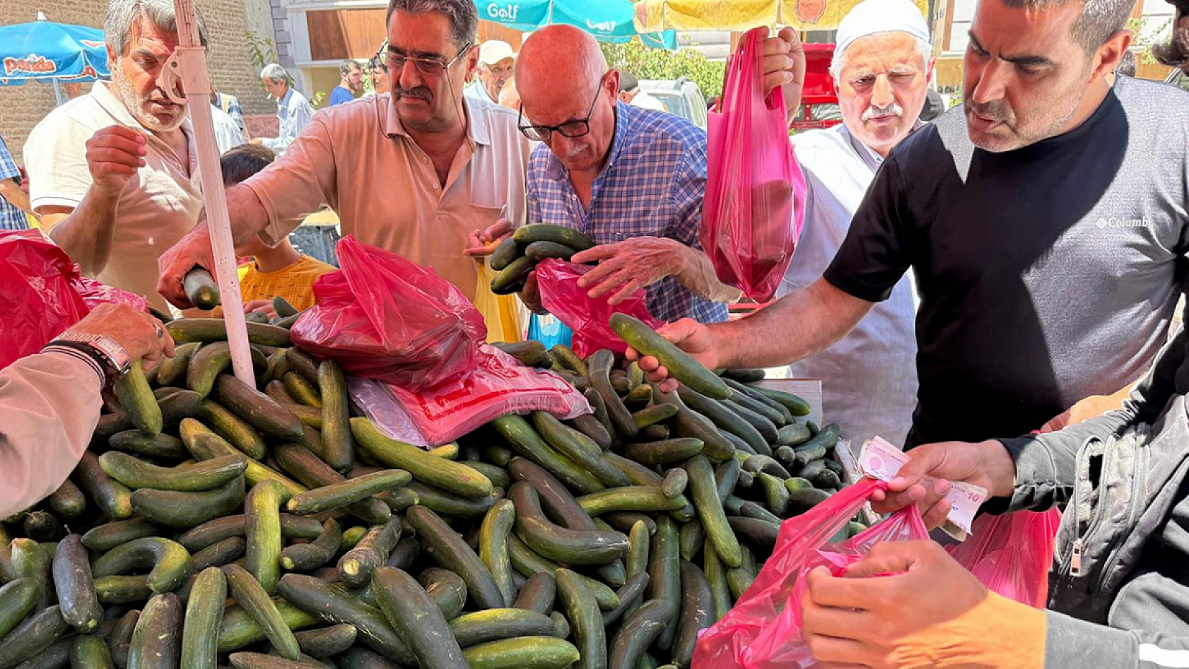 Elazığ'da kilosu 10 liraya düştü poşet poşet satıldı! Satan sürümden kazanıyor