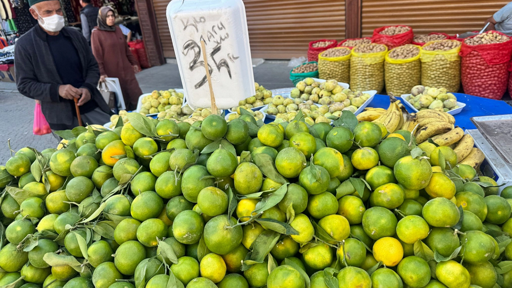 Elazığ'da sezonu dip fiyattan açıldı, kapış kapış satılıyor: Bu yıl vitamine doyacağız
