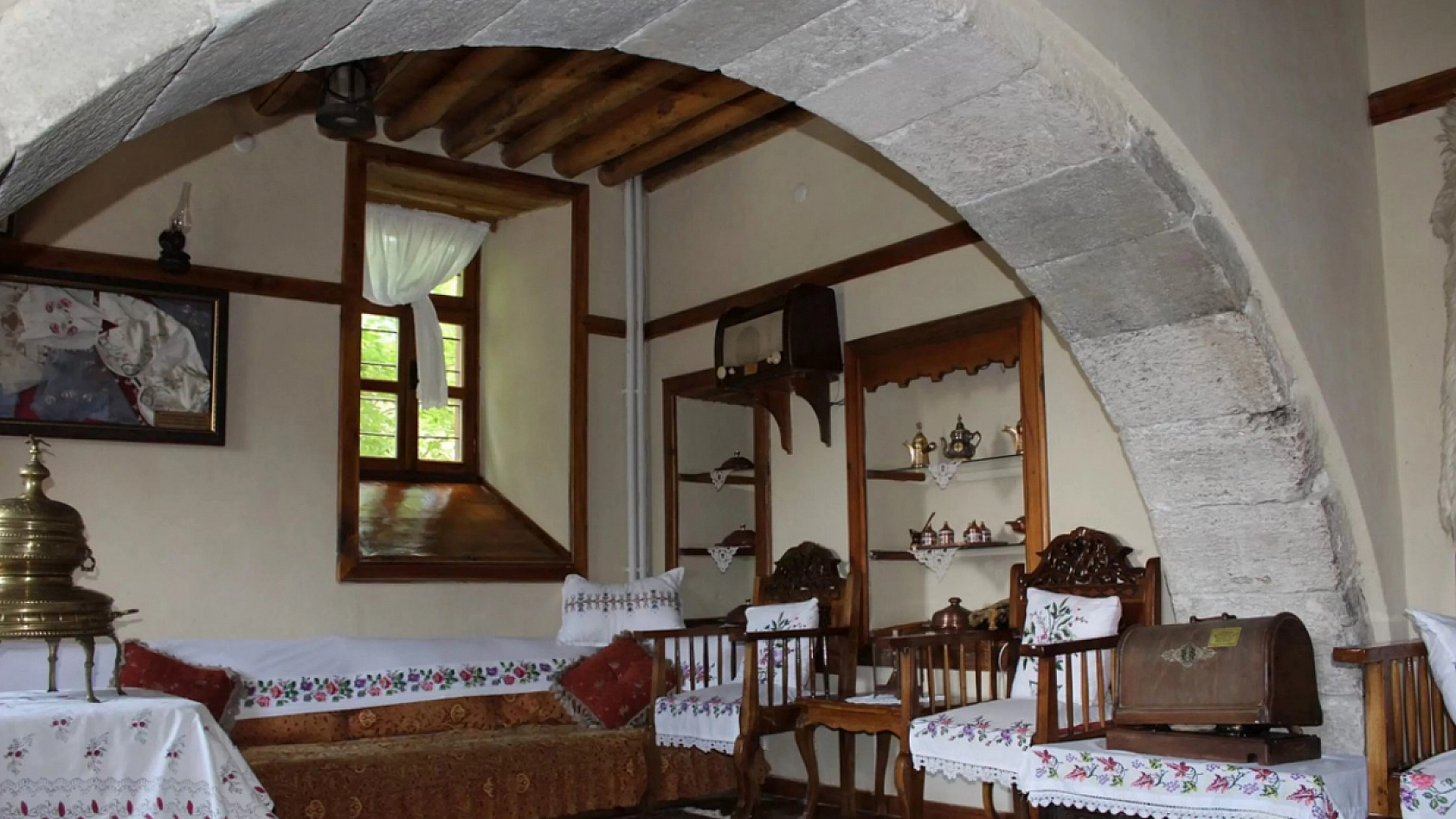 5 bin yıllık Mahalle'nin geleneksel mimarisini yansıtıyor