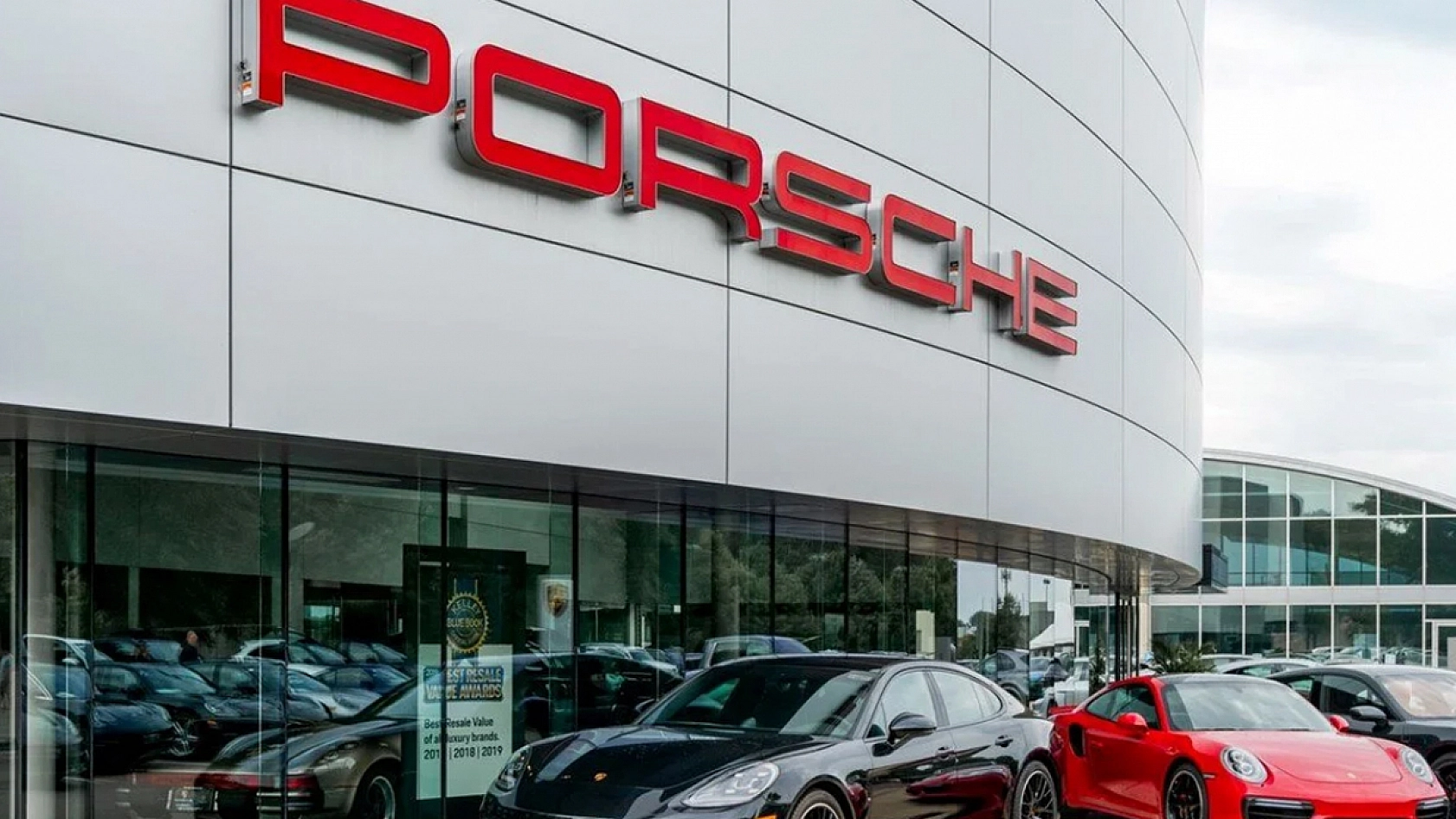 Artık ne benzin ne elektrik: Porsche'den geleceğin motoru