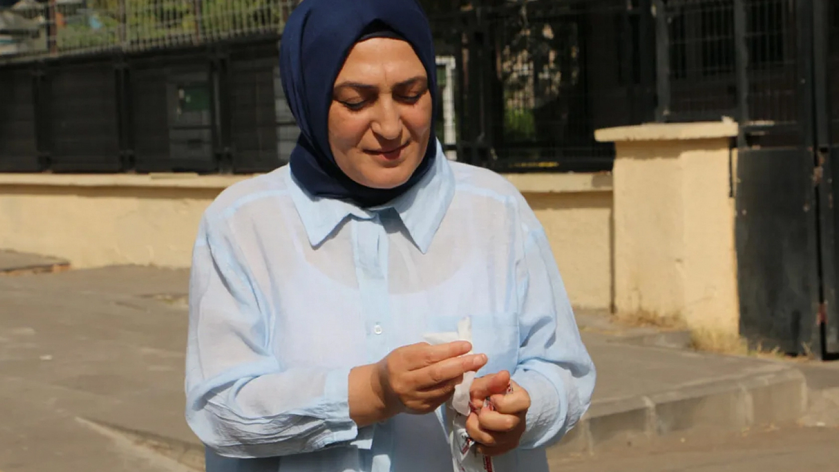 Kolonya ve ıslak mendil kullandı, ehliyetine el konuldu