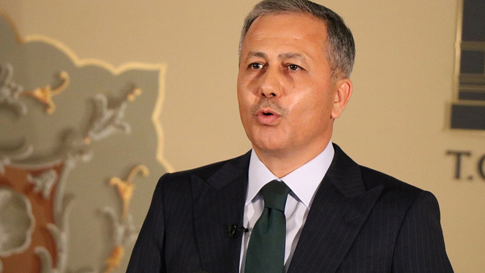 Yerlikaya'dan Diyarbakır yürüyüşüne sert tepki: 'Polise düşman deme alçaklığına izin vermeyiz'