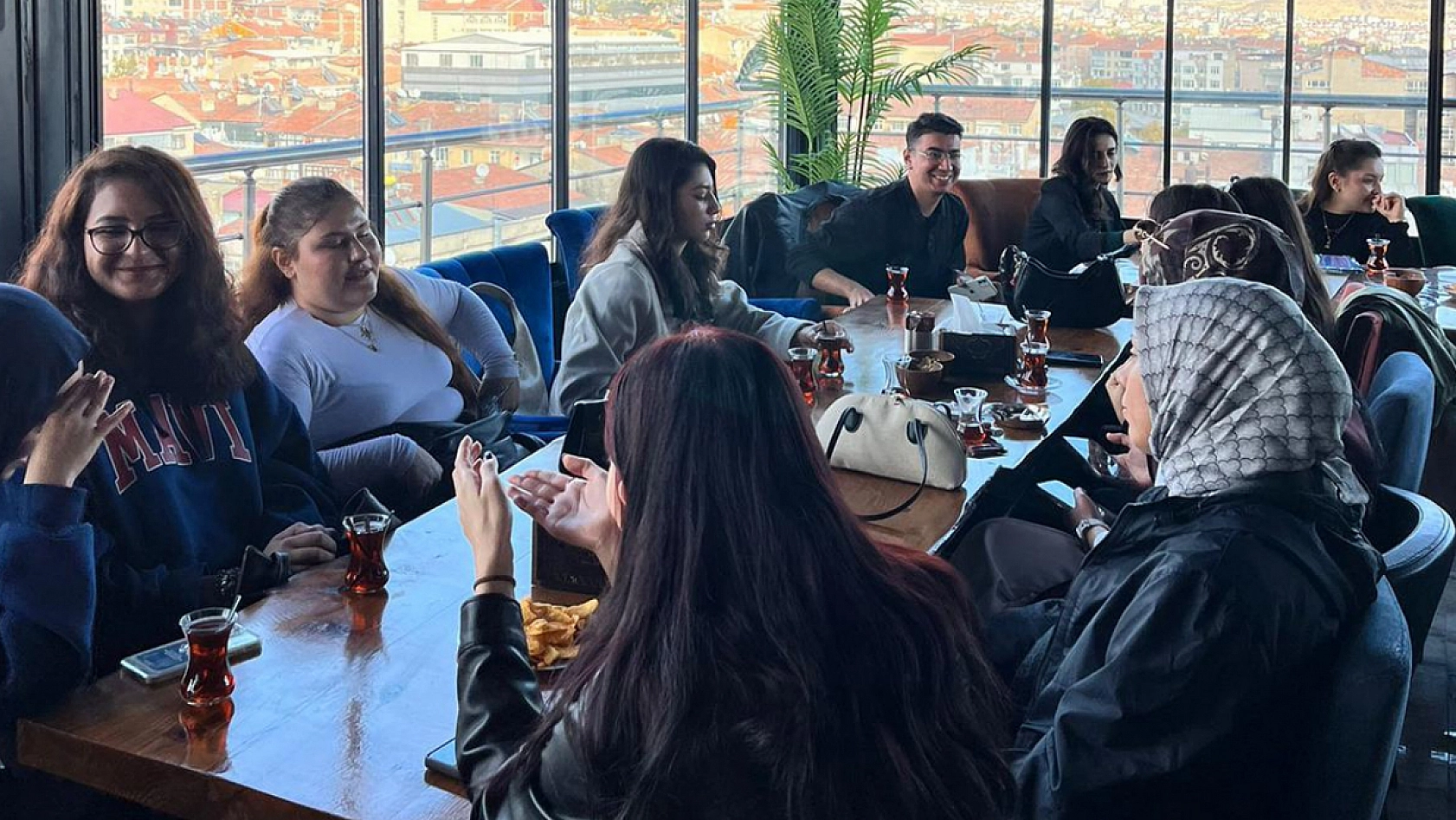 Albakabala, gençlerle şiir ve edebiyat üzerine buluştu