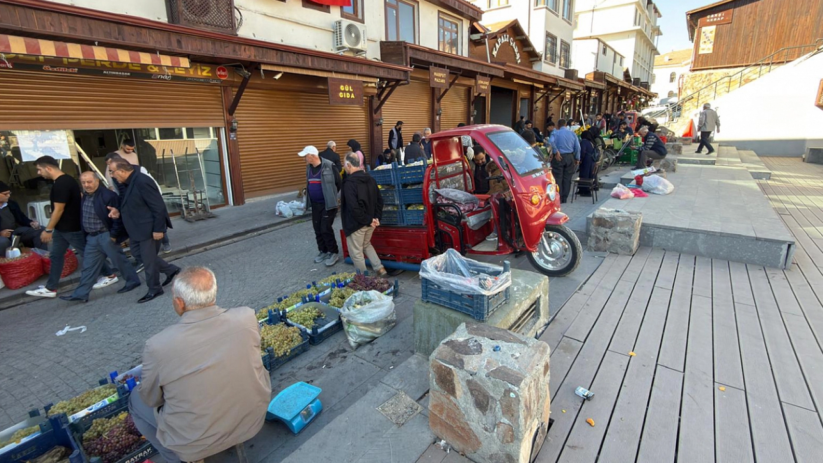 Elazığ'da bu cadde hafta sonları bir başka