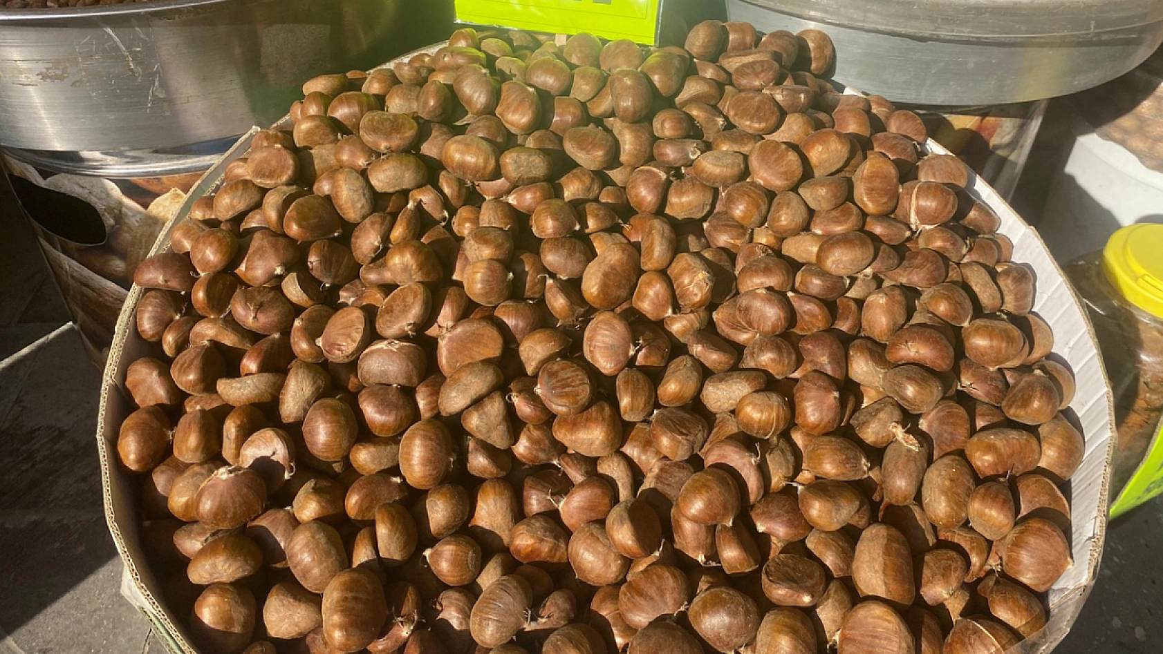 Elazığ'da kışın vazgeçilmez yiyeceği tezgahlardaki yerini aldı