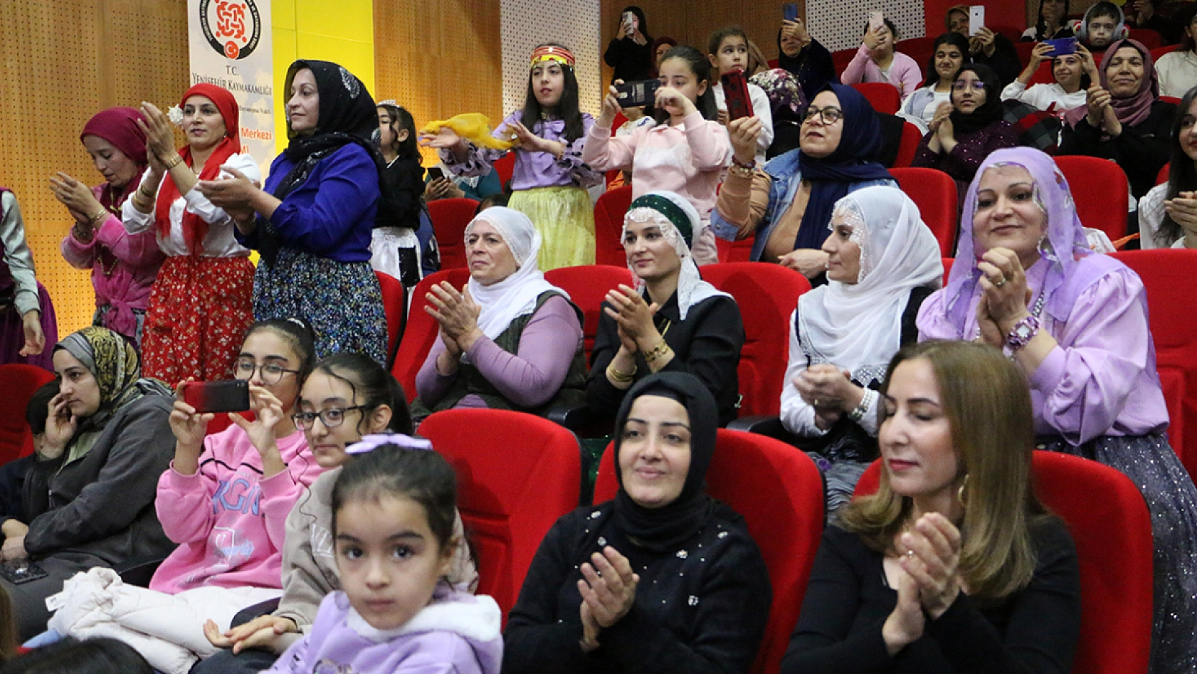 Diyarbakır'da kadın emeği ve kültür 'köklerden podyuma' defilesinde buluştu
