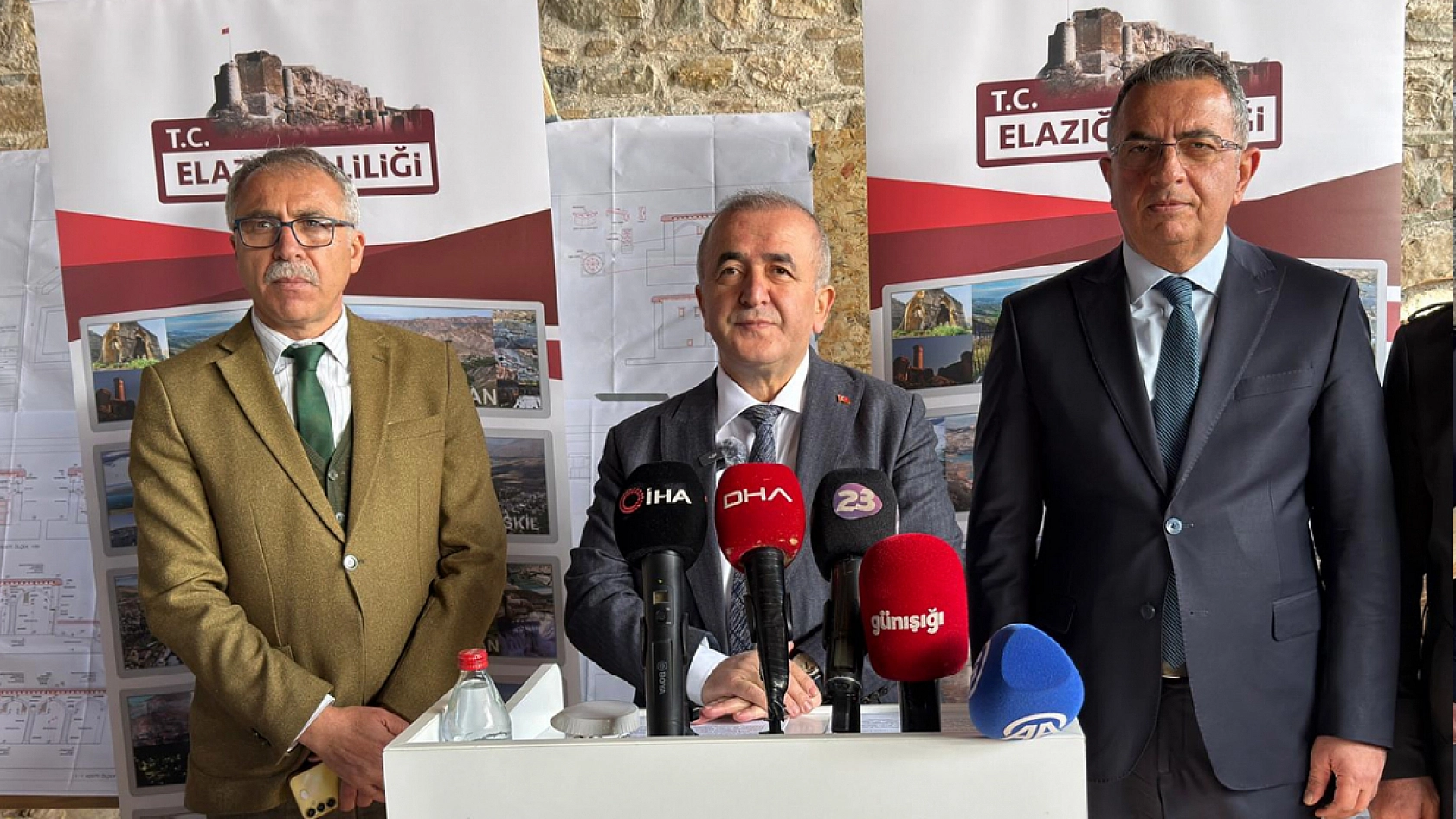 Vali Hatipoğlu,  Fetih Mescidi'ndeki restorasyon çalışmalarını inceledi