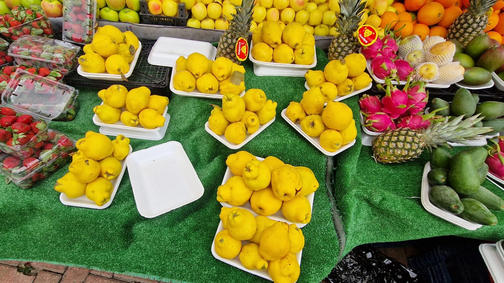 Elazığ pazarlarında tropikal meyve hareketliliği