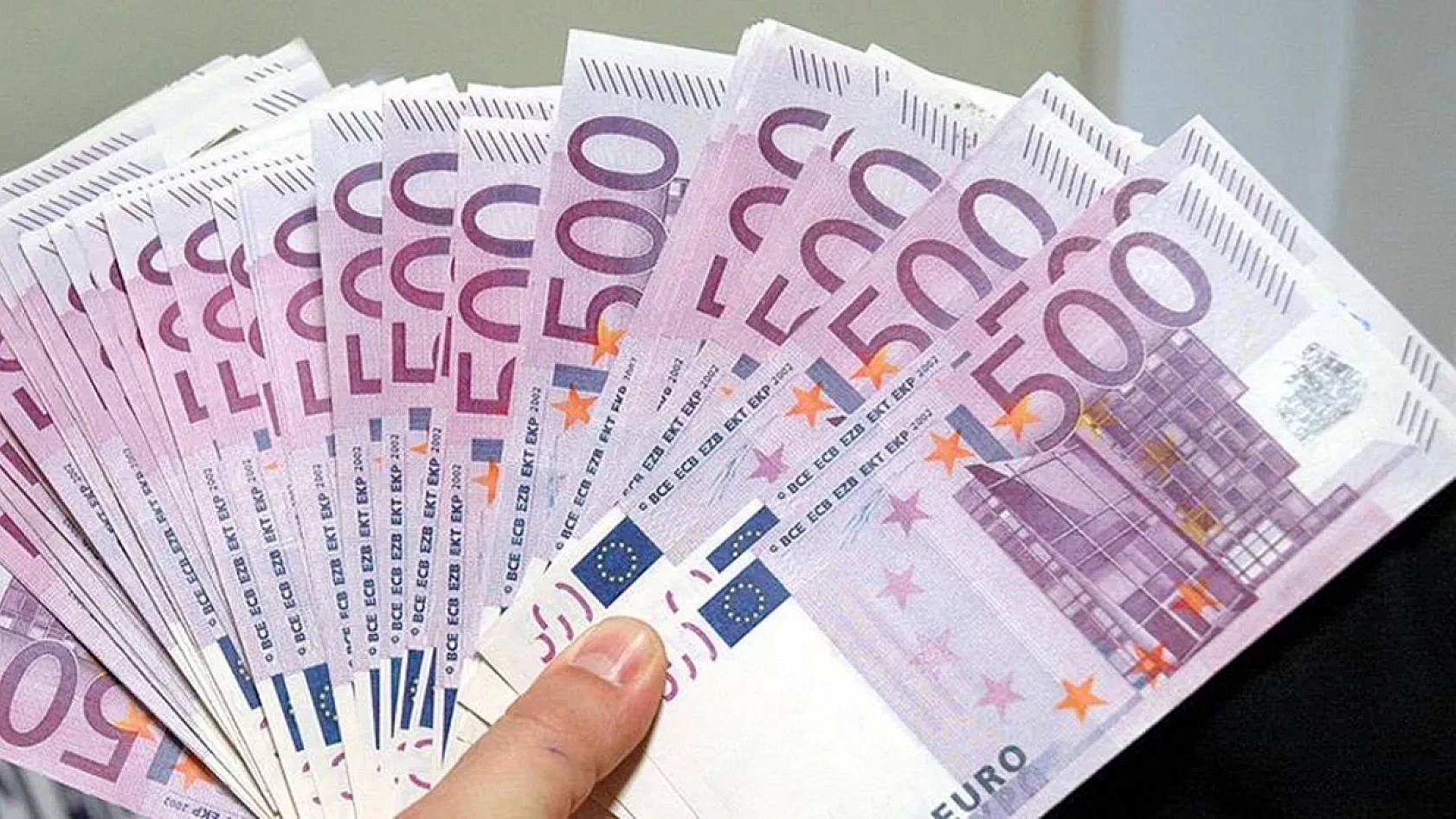 Euro rekor kırdı! Fed'in faiz indirimi sonrası tarihi zirve