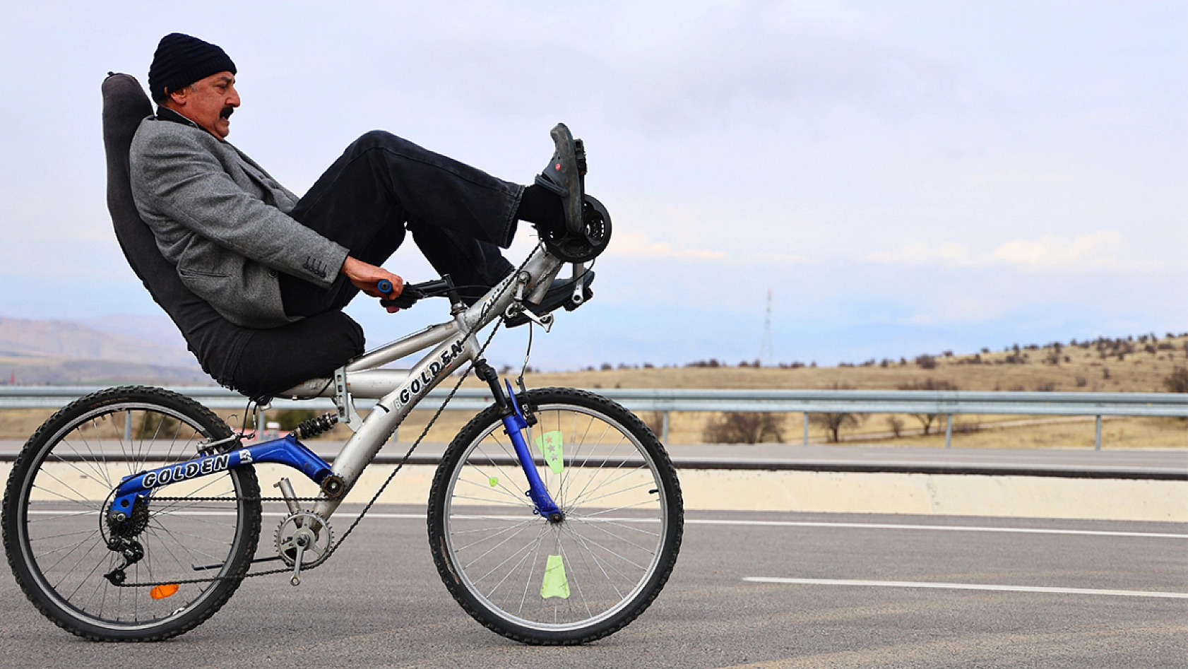 Sokakta gören duruyor! Elazığ'da gizemli tasarım