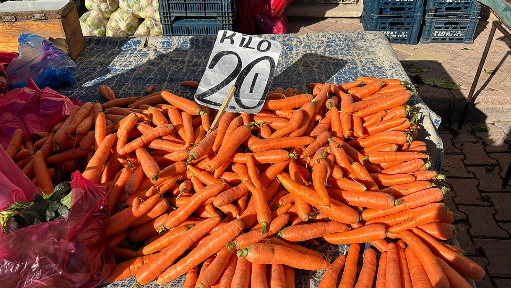 Elazığ'da Yılbaşı öncesi Salı Pazarı'nda durgunluk