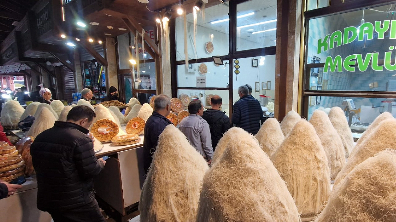 Elazığ'da bayram öncesi tatlı telaş