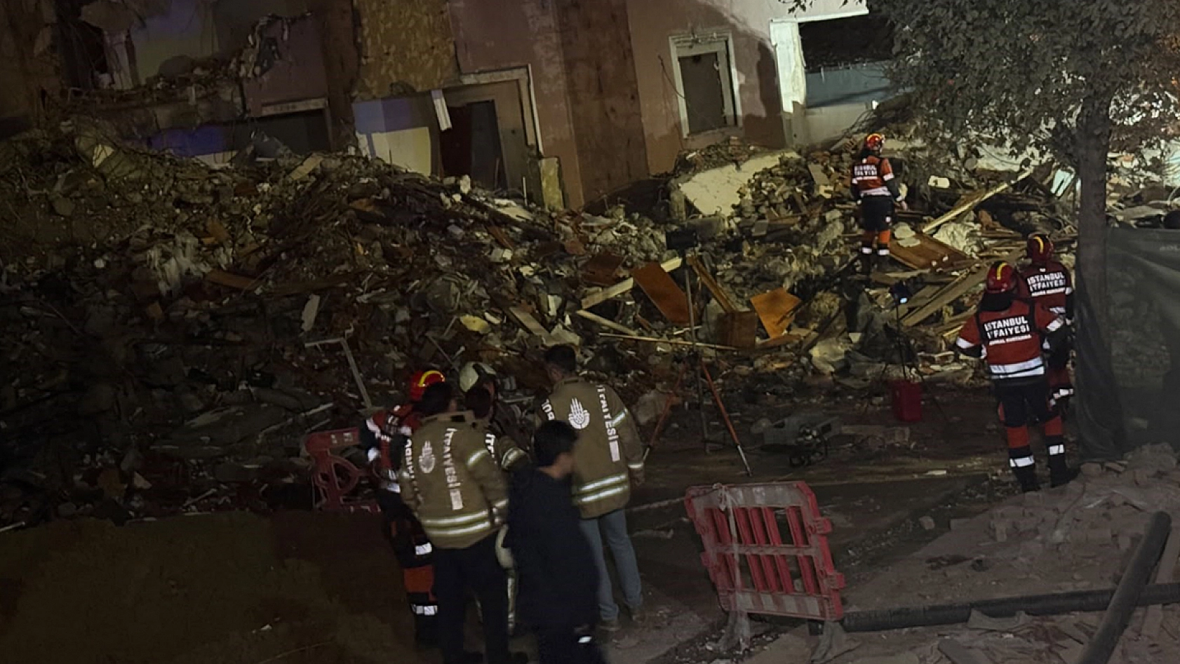 Kentsel dönüşümdaki bina çöktü: 2 Kişi yaralandı