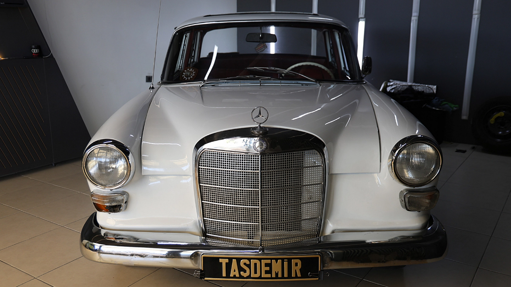 Elazığ'ın Gözbebeği: 1967 Model Mercedes'e 200 Bin Lira Harcadı, Milyonluk Araçları Dışarıda Bıraktı