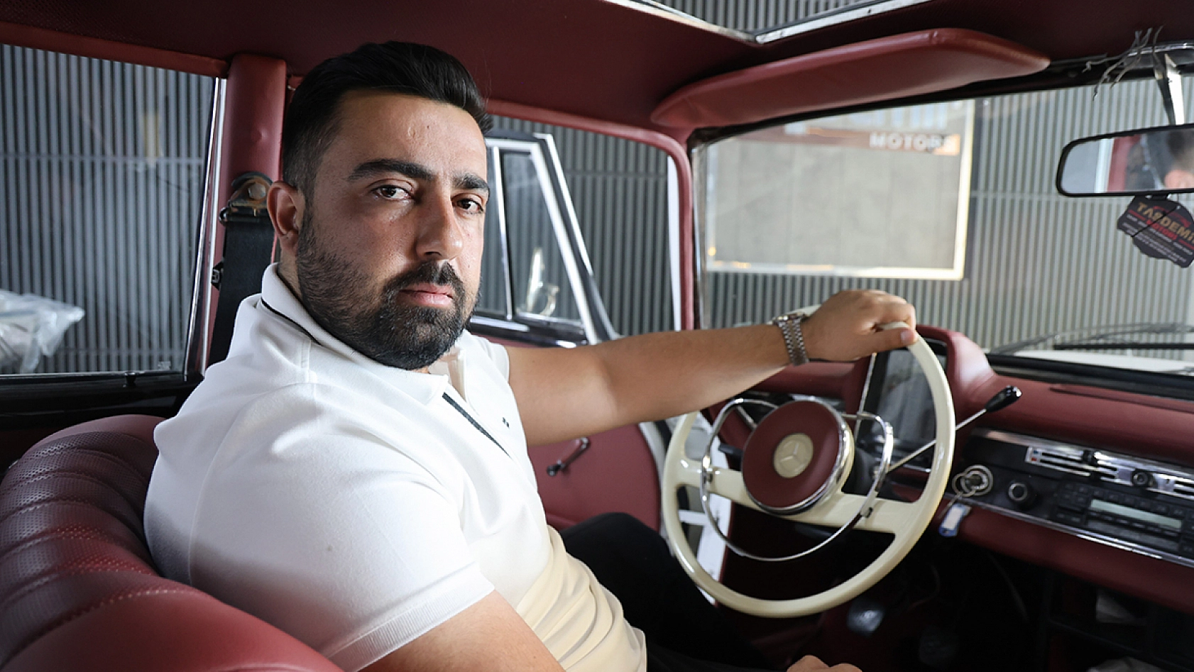 Elazığ'ın Gözbebeği: 1967 Model Mercedes'e 200 Bin Lira Harcadı, Milyonluk Araçları Dışarıda Bıraktı