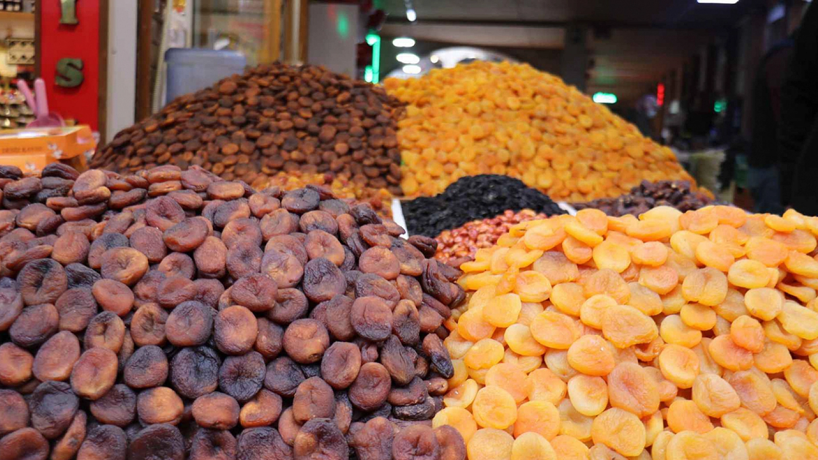 Tarla fiyatı konuşulurken tezgahta 'gram altın fiyatına' satılan kayısı için bakanlık harekete geçti!